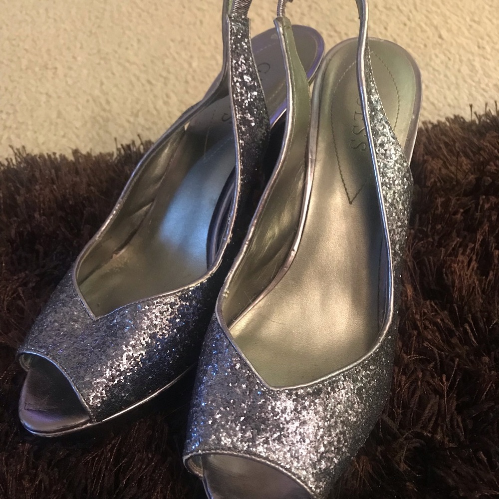Woman’s silver glitter heels
